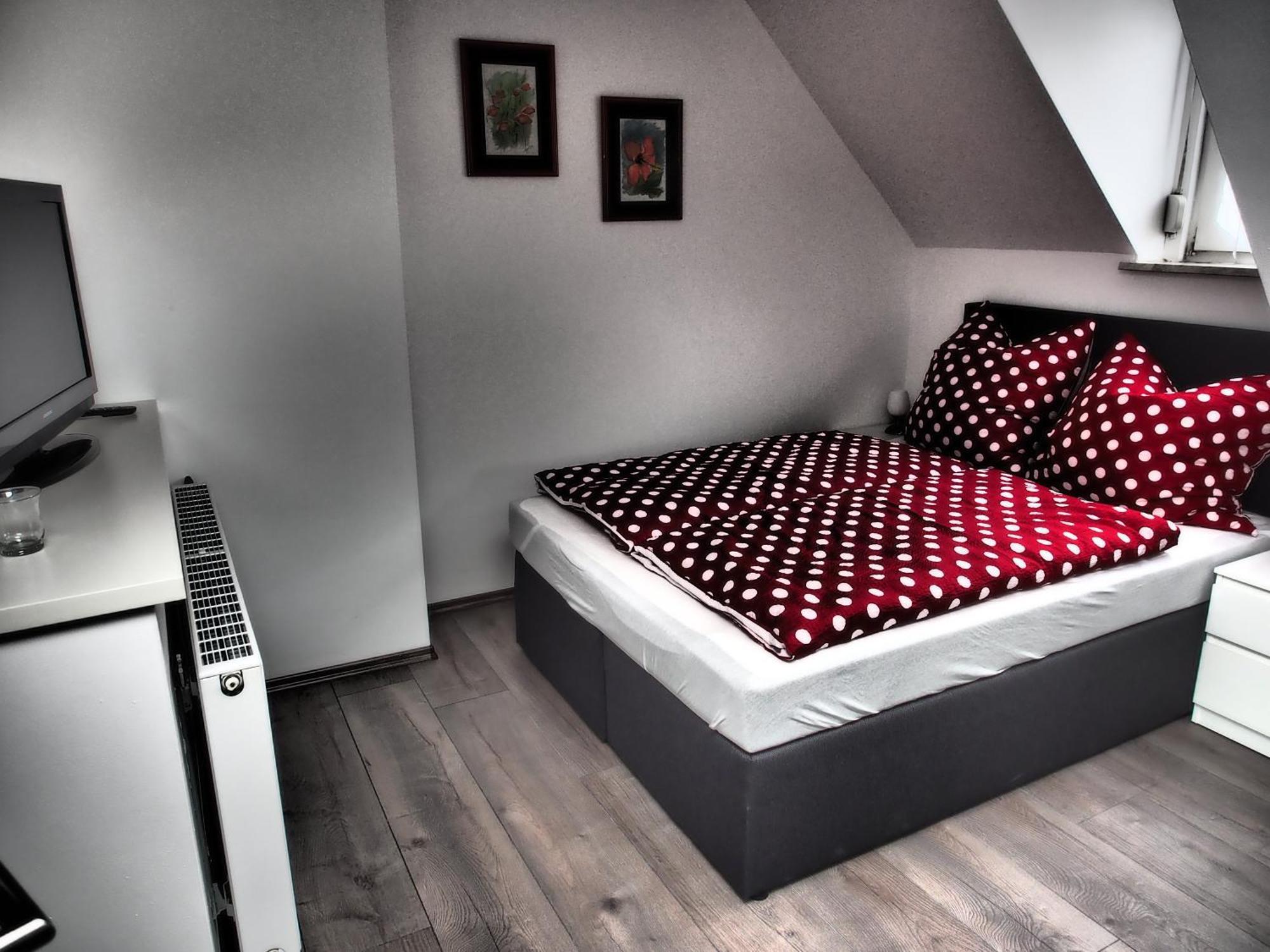 Weincafé Korkenzieher Briedel Chambre photo