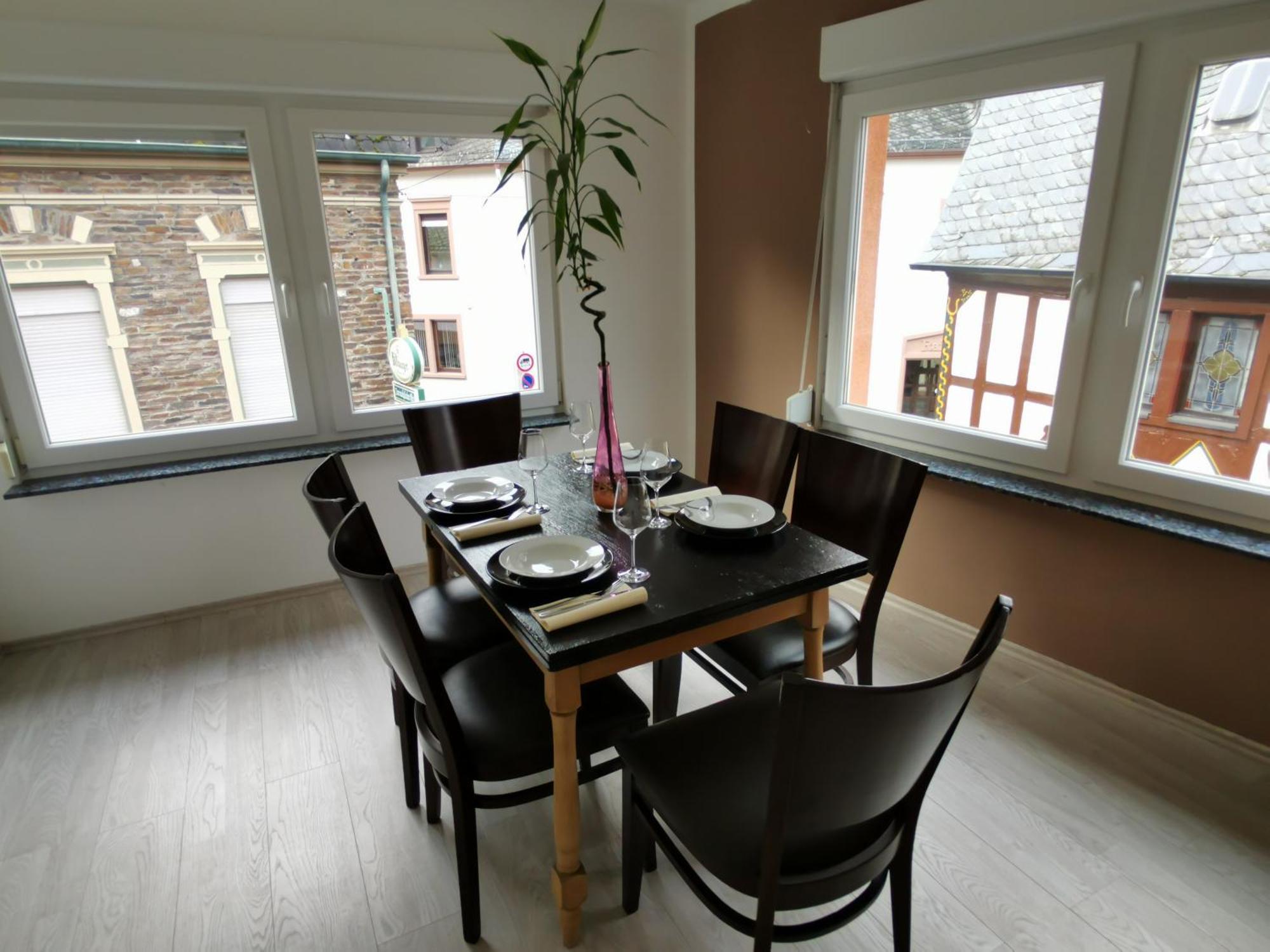 Weincafé Korkenzieher Briedel Chambre photo